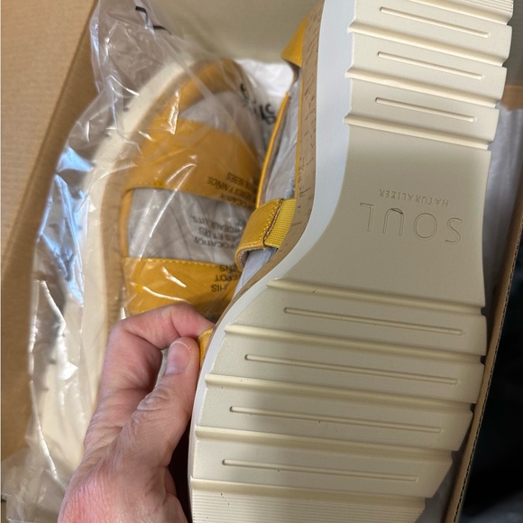 NIB Soul Naturalizer Goodtimes Yellow Wedge Sandals Size 8 - Picture 10 of 12
